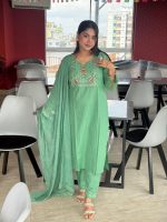 প্রিমিয়াম আড়ং কটন থ্রি-পিস কালেকশন - Image 2
